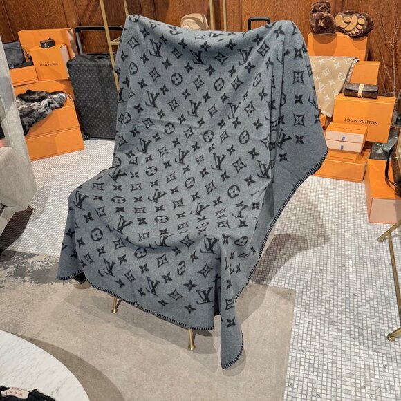 Louis Vuitton Neo Monogram Eclipse Black Wool Blend Blanket - Picture 5 of 10